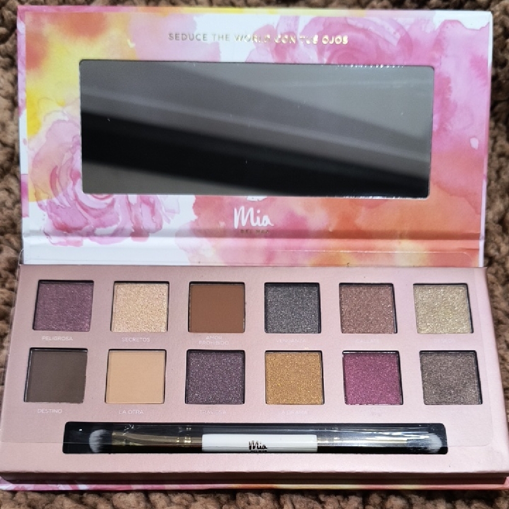 MIA Novelera Eyeshadow Palette - Beautiful Jewel And Gold, NWT